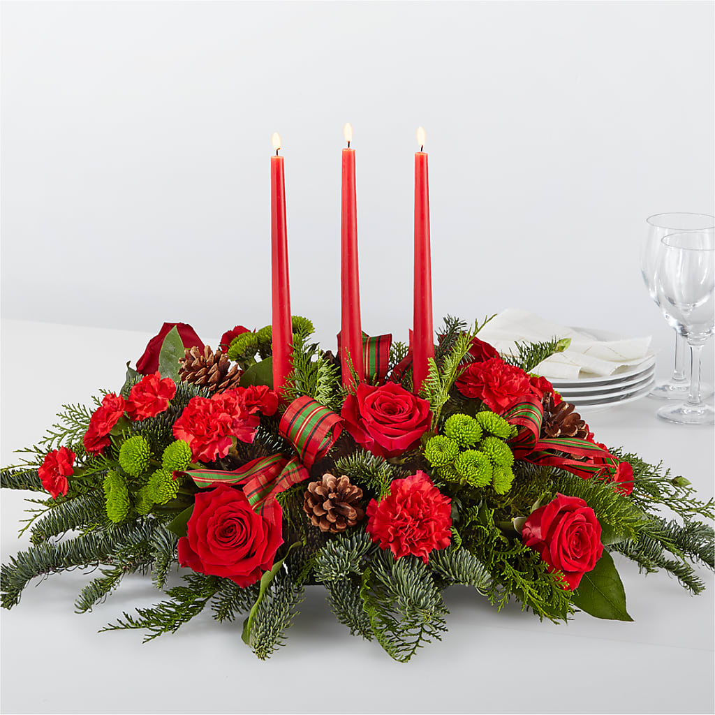 By the Candlelight Centerpiece – Fleuriste Thalia, Varennes PQ