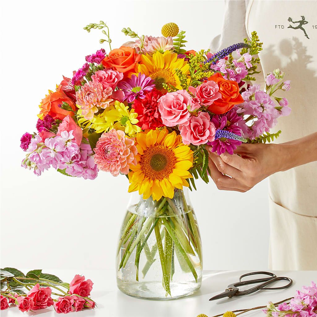 Cue the Confetti - A Florist Original – Fleuriste Thalia, Varennes PQ