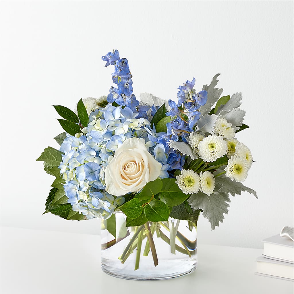 Clear Skies Bouquet – Fleuriste Thalia, Varennes PQ