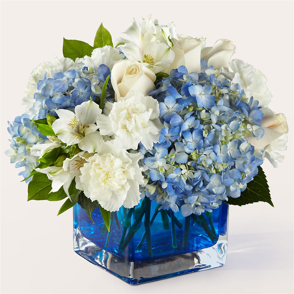 Soothing Waters Bouquet – Fleuriste Thalia, Varennes PQ