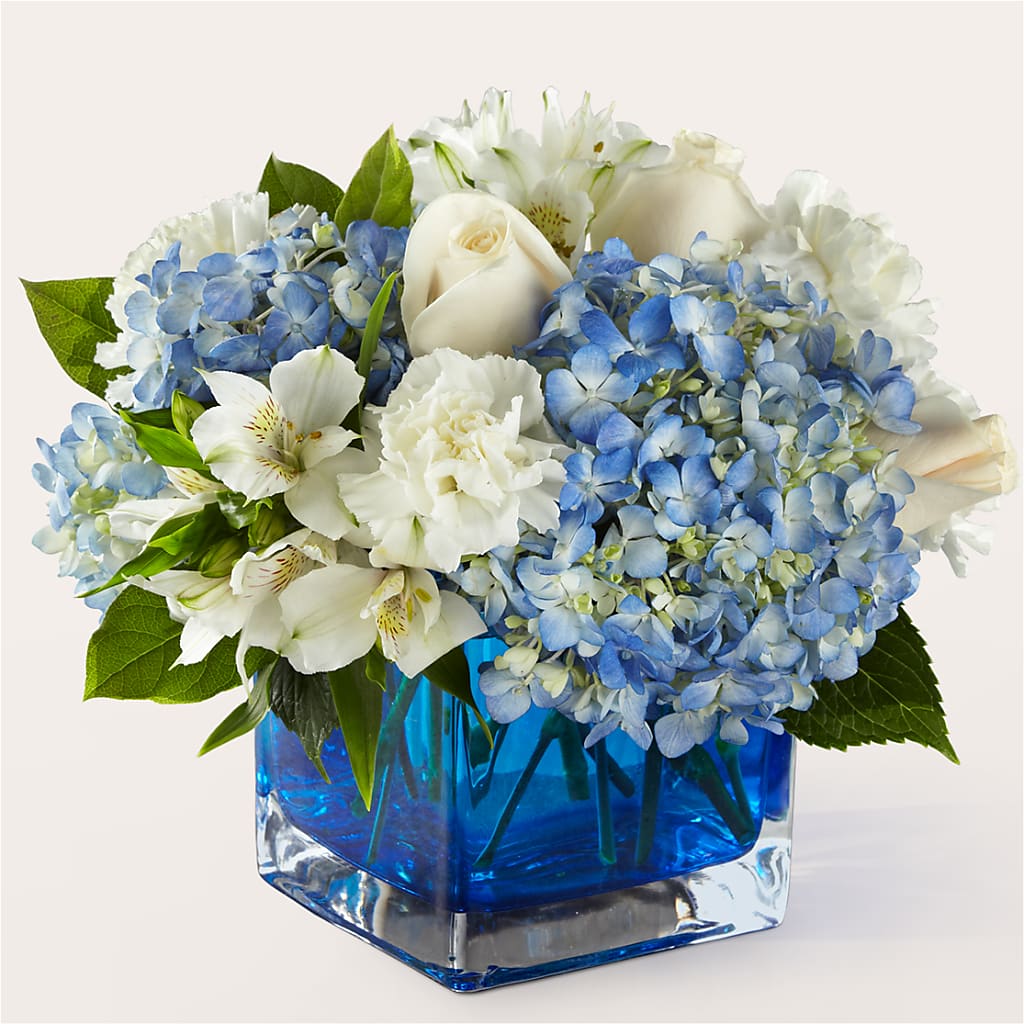 Soothing Waters Bouquet – Fleuriste Thalia, Varennes PQ