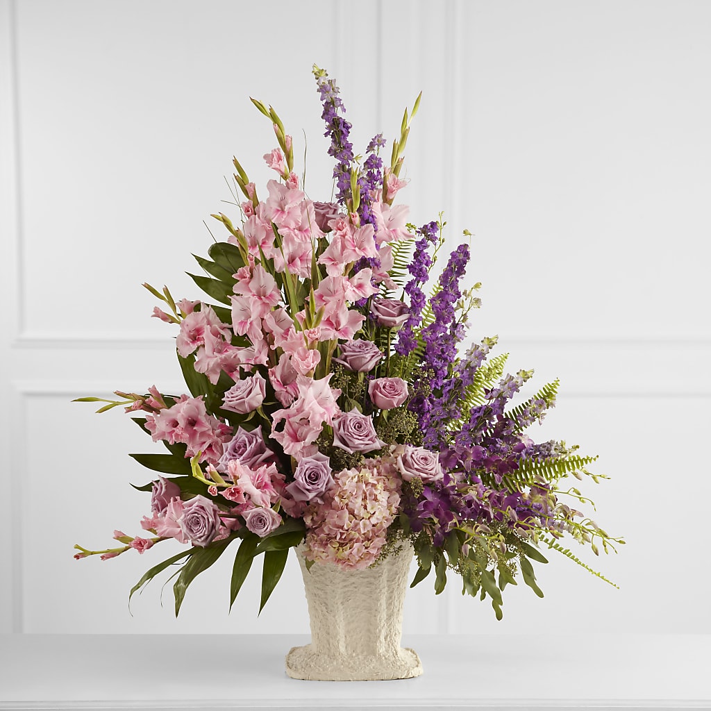 Flowing Garden Arrangement – Fleuriste Thalia, Varennes PQ