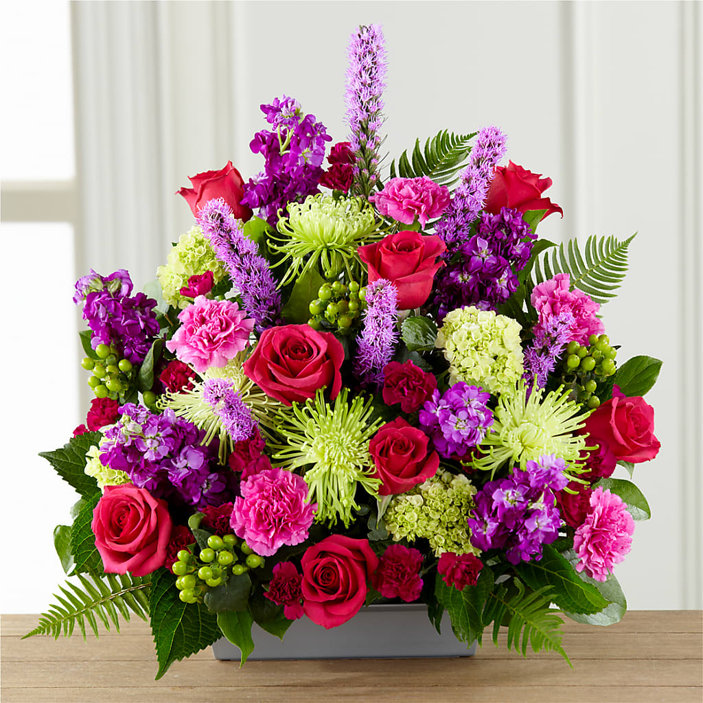 Warm Embrace Arrangement – Fleuriste Thalia, Varennes PQ