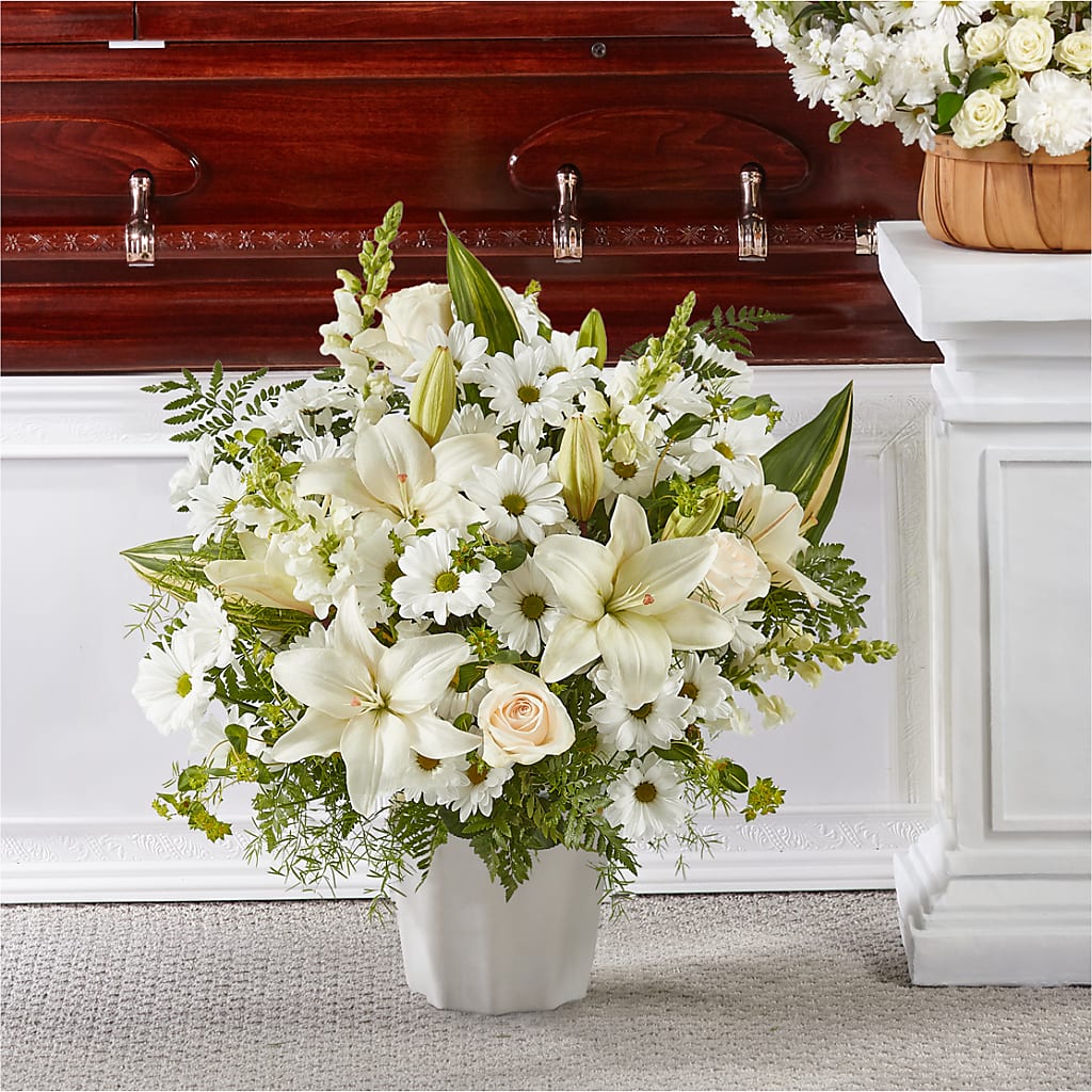 Thoughts of Tranquility Floor Basket – Fleuriste Thalia, Varennes PQ