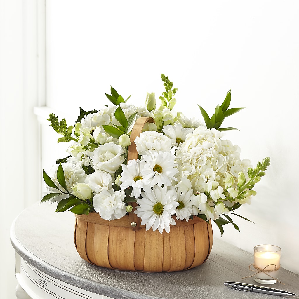 Pure Ivory Basket – Fleuriste Thalia, Varennes PQ