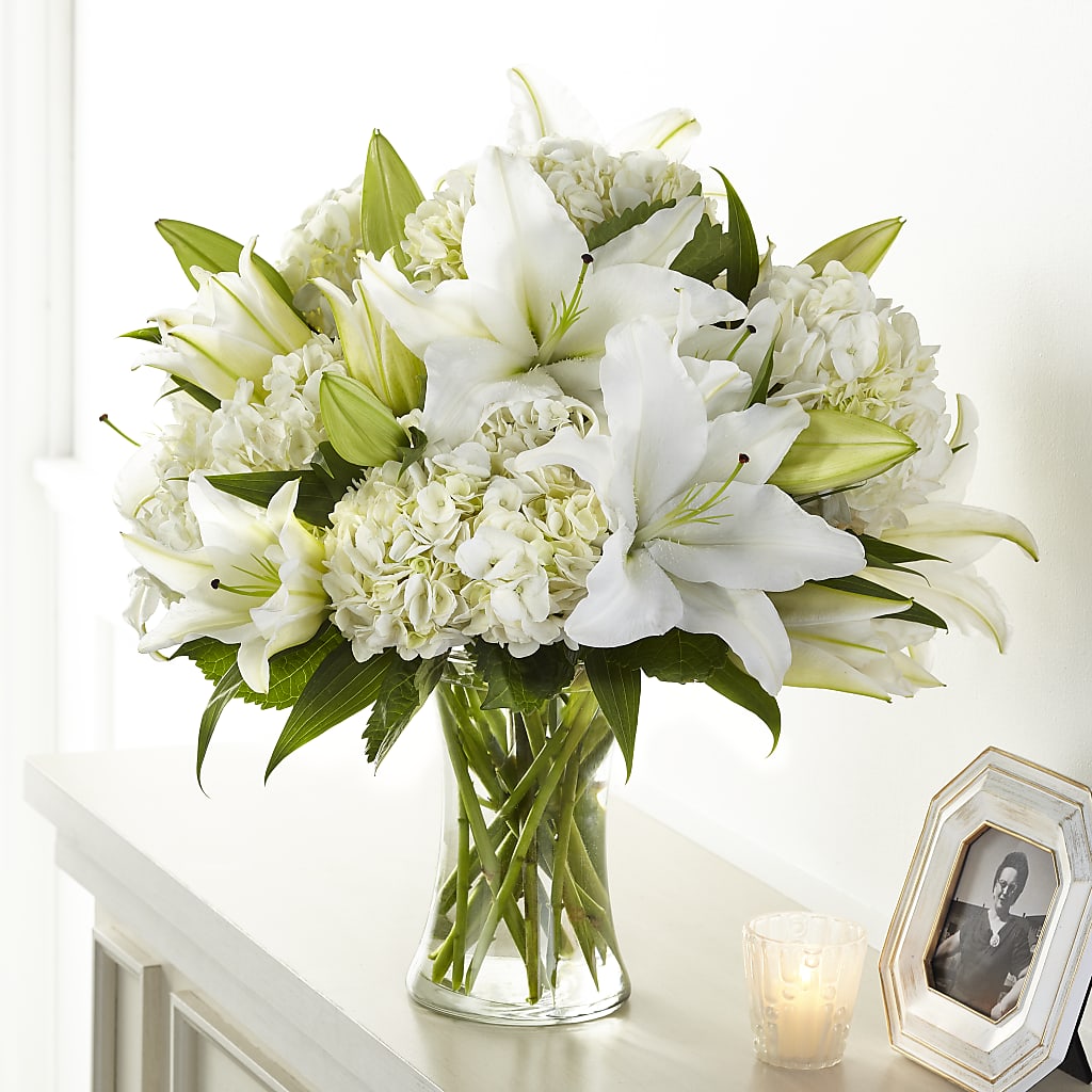 Compassionate Lily Bouquet – Fleuriste Thalia, Varennes PQ