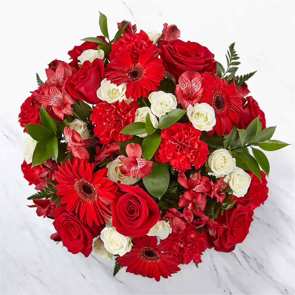 Hearts Embrace Bouquet – Fleuriste Thalia, Varennes PQ