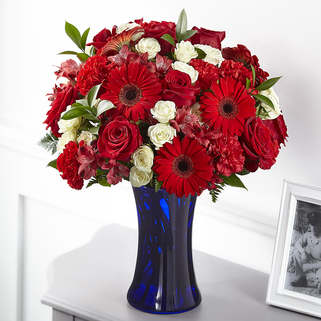 Hearts Embrace Bouquet – Fleuriste Thalia, Varennes PQ