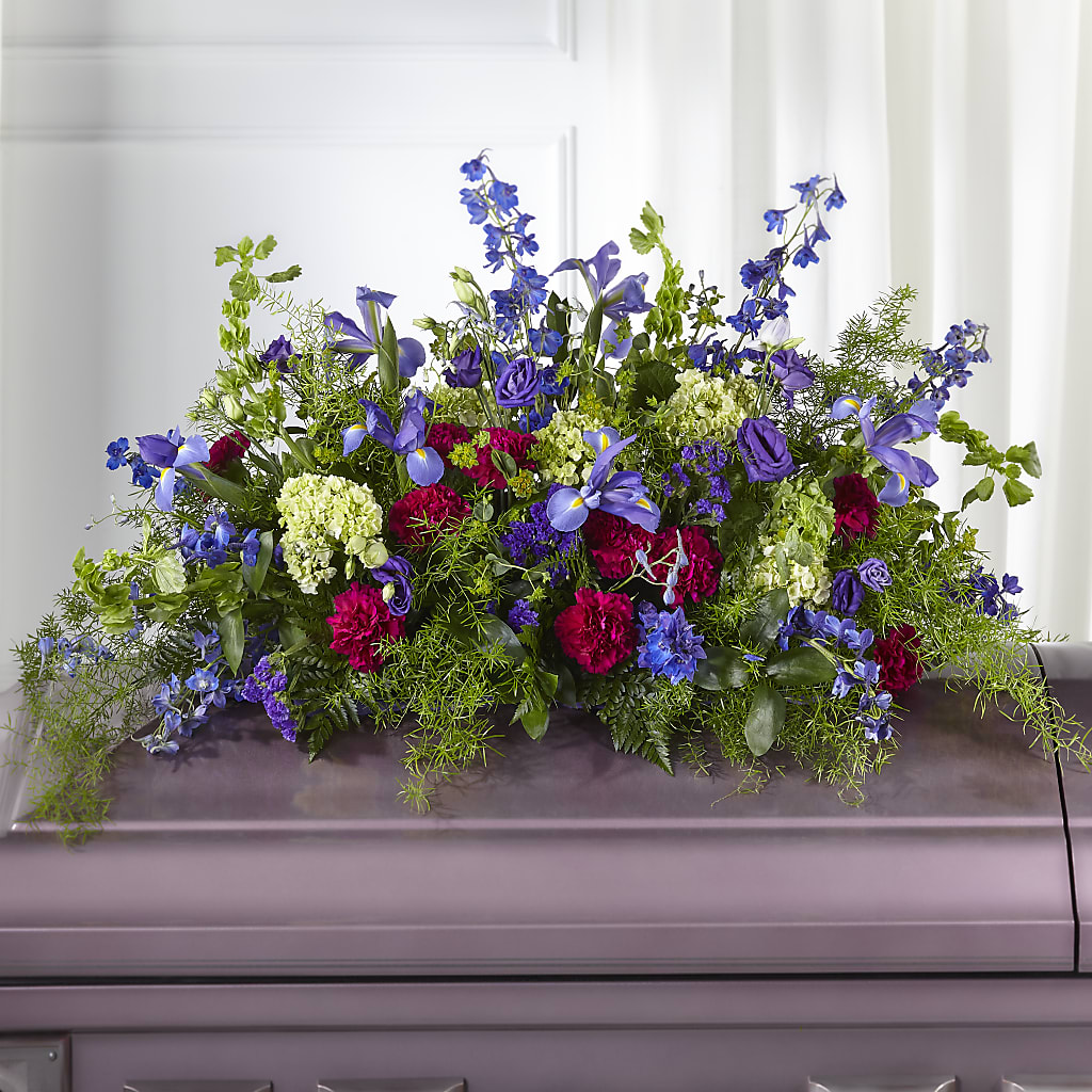 Always Treasured Casket Spray – Fleuriste Thalia, Varennes PQ