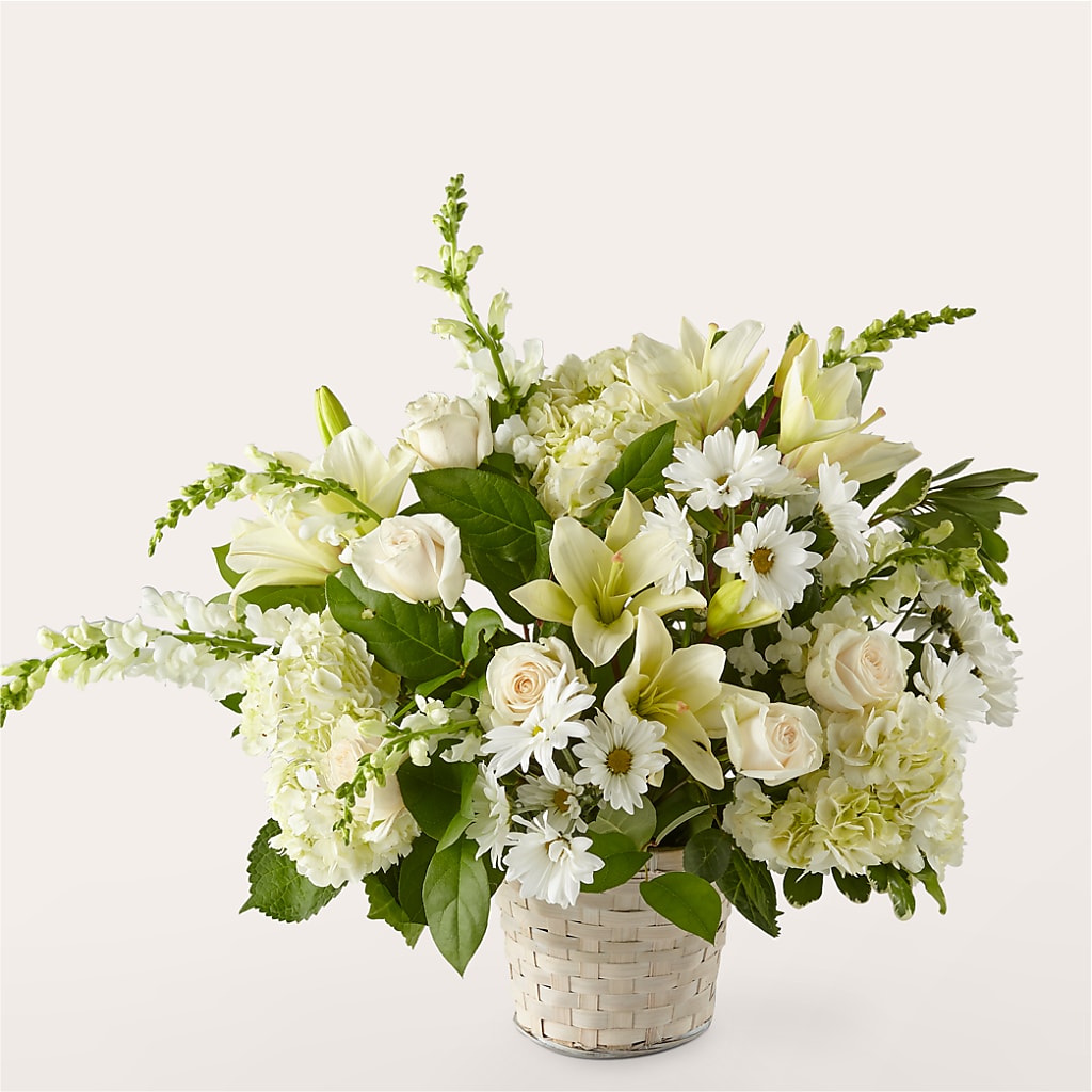 Ivory Elegance Floral Basket – Fleuriste Thalia, Varennes PQ