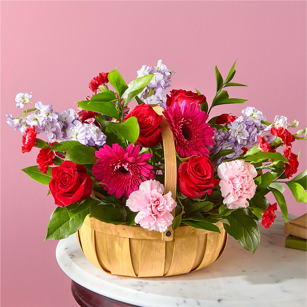 Pink Picnic Basket – Fleuriste Thalia, Varennes PQ