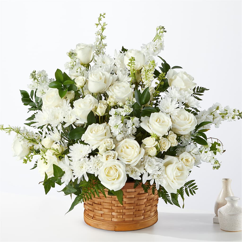 Heartfelt Condolences Arrangement – Fleuriste Thalia, Varennes PQ