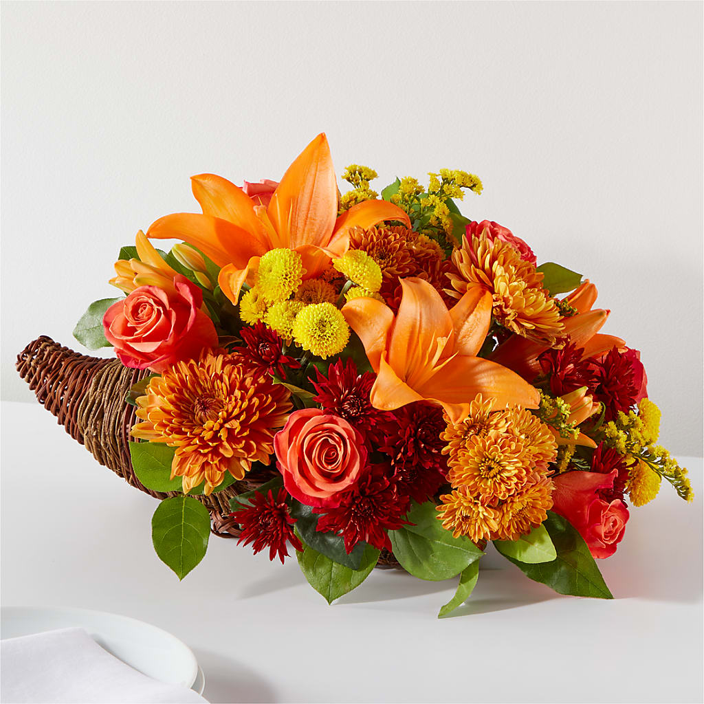 Bouquet of Blessings Cornucopia – Fleuriste Thalia, Varennes PQ