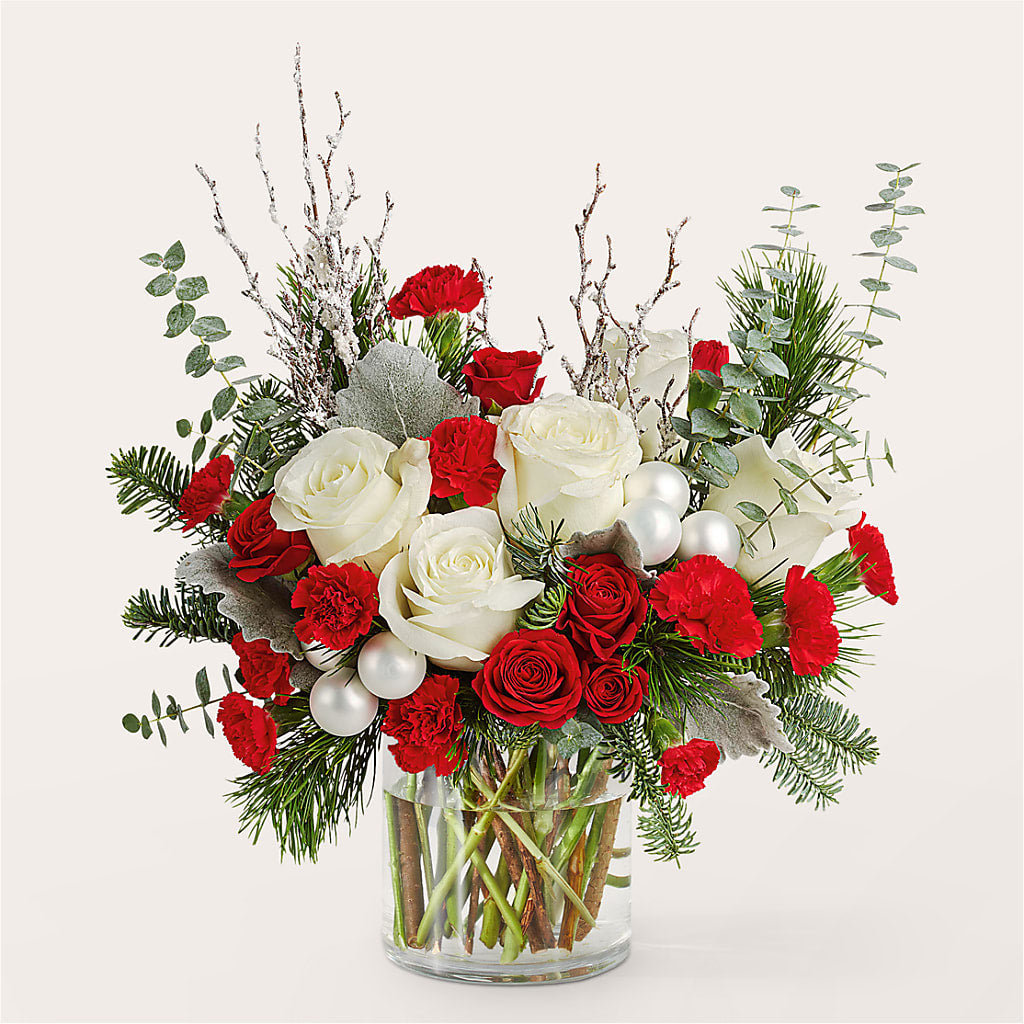 Trimming the Tree Bouquet – Fleuriste Thalia, Varennes PQ