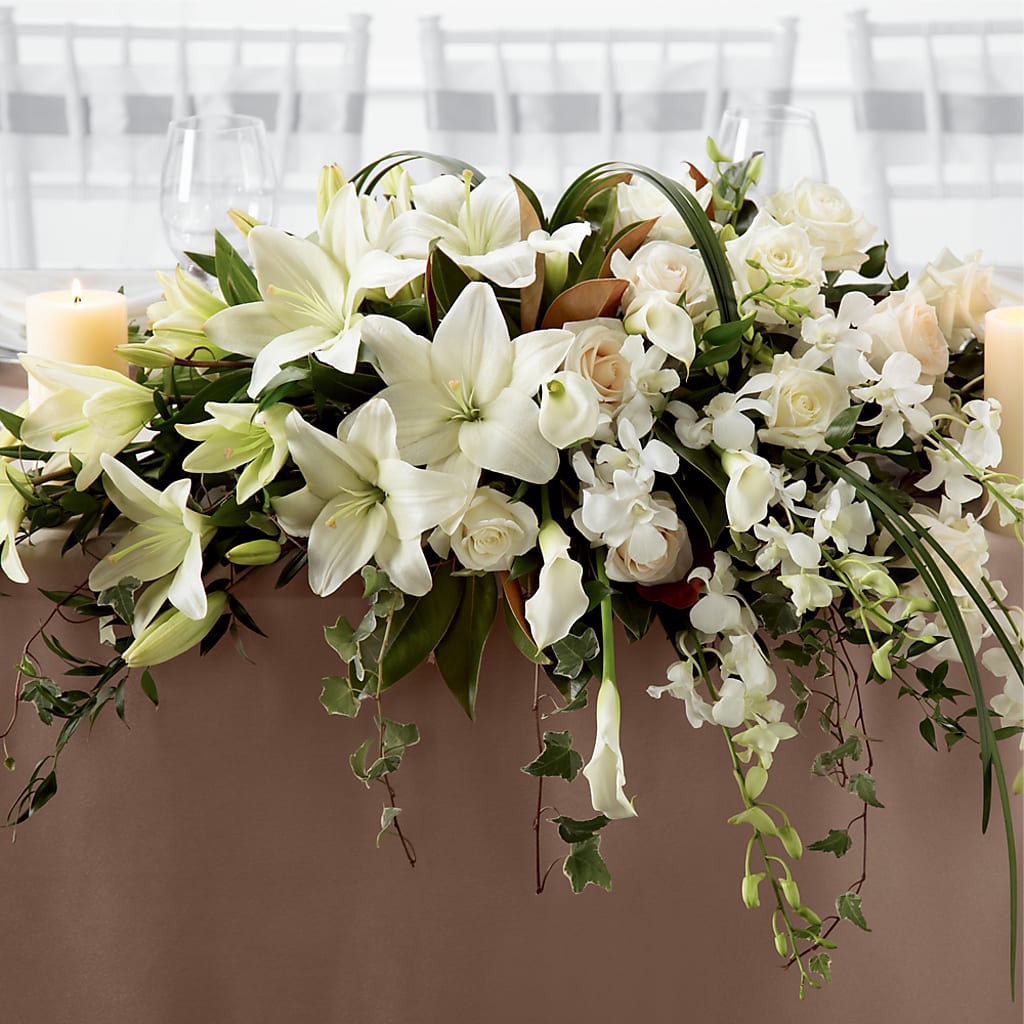 White Linen Arrangement – Fleuriste Thalia, Varennes PQ