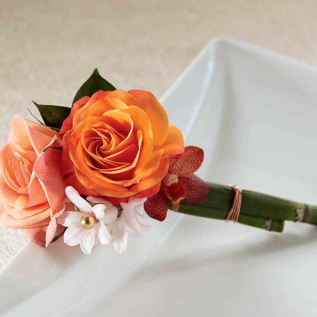 Sunset Dream Boutonniere – Fleuriste Thalia, Varennes PQ