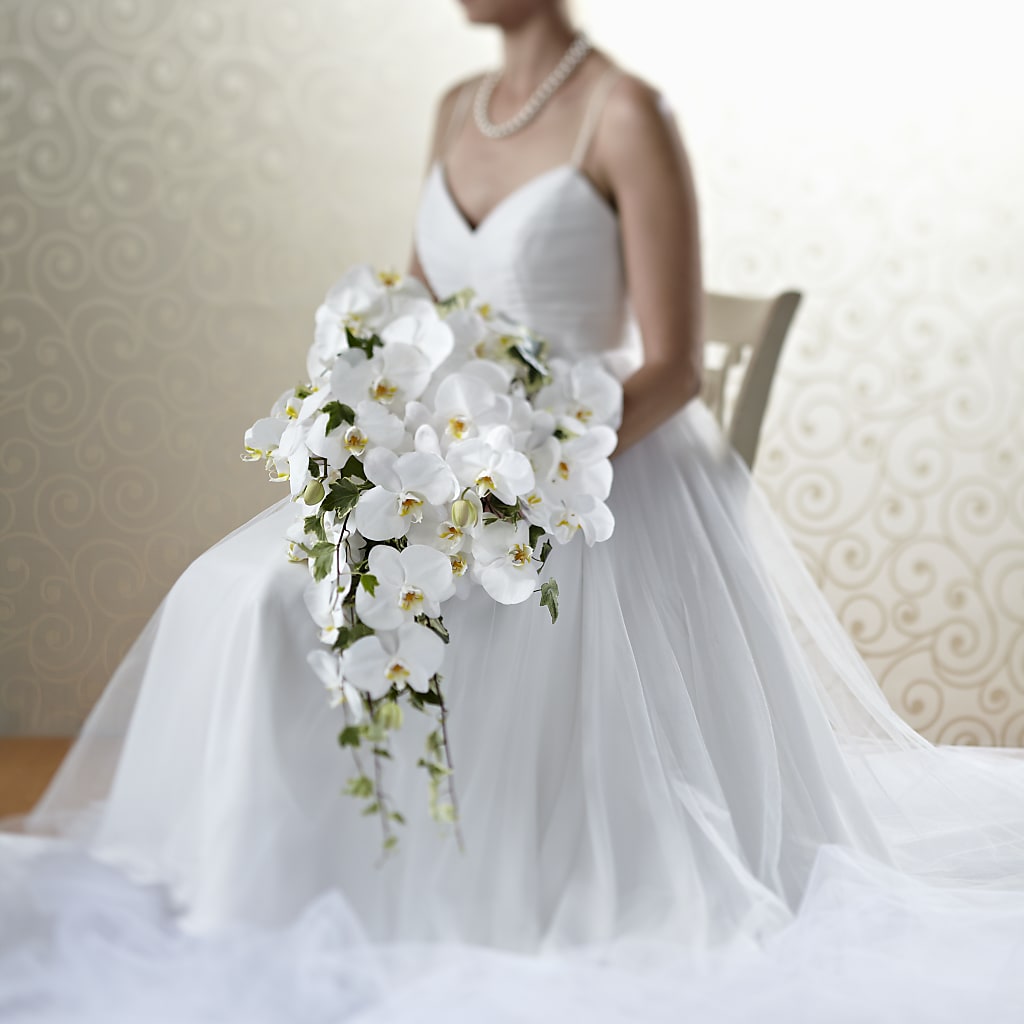 Classic White Bouquet – Fleuriste Thalia, Varennes PQ
