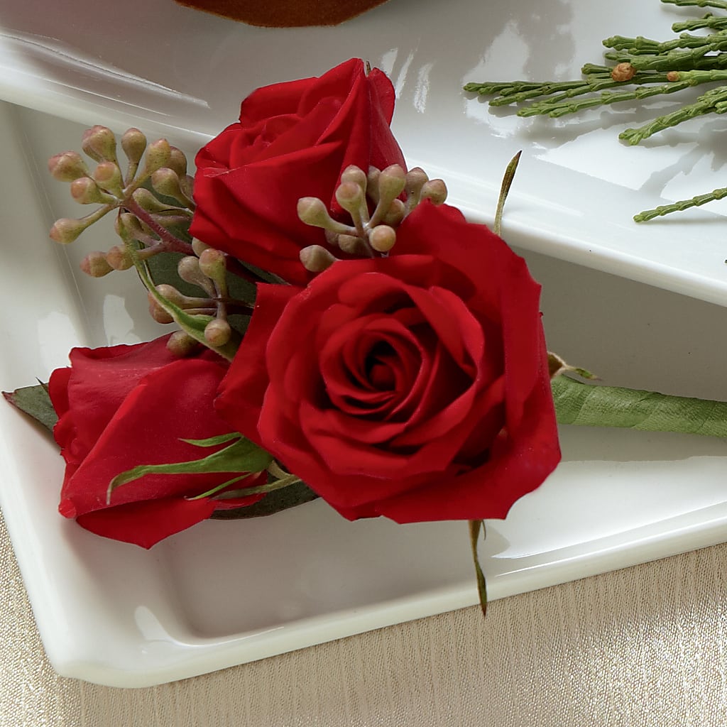 Red Spray Rose Boutonniere – Fleuriste Thalia, Varennes PQ