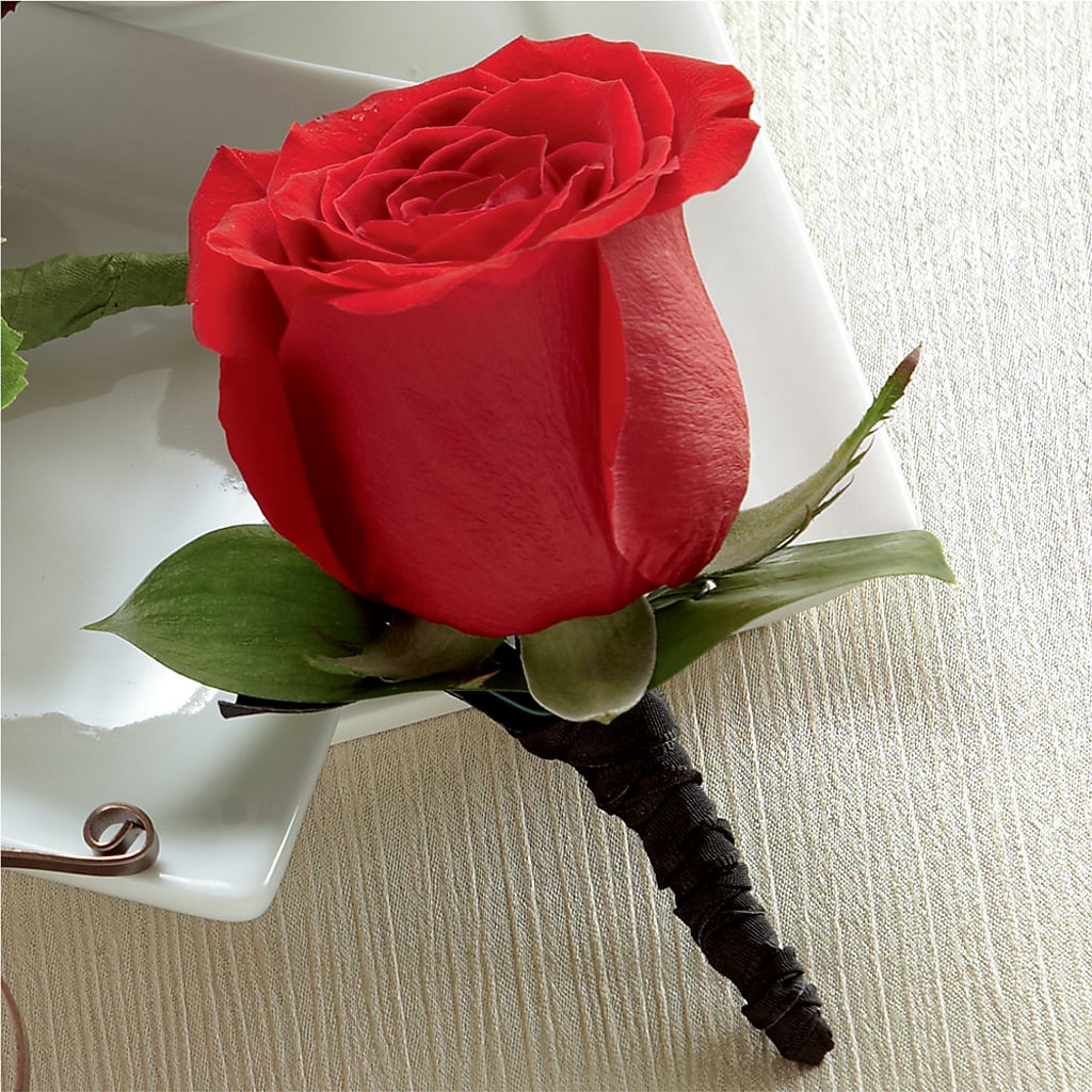 Red Rose Boutonniere – Fleuriste Thalia, Varennes PQ