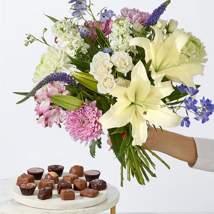 Winter Celebration Bouquet –  Fleuriste Thalia, Varennes PQ