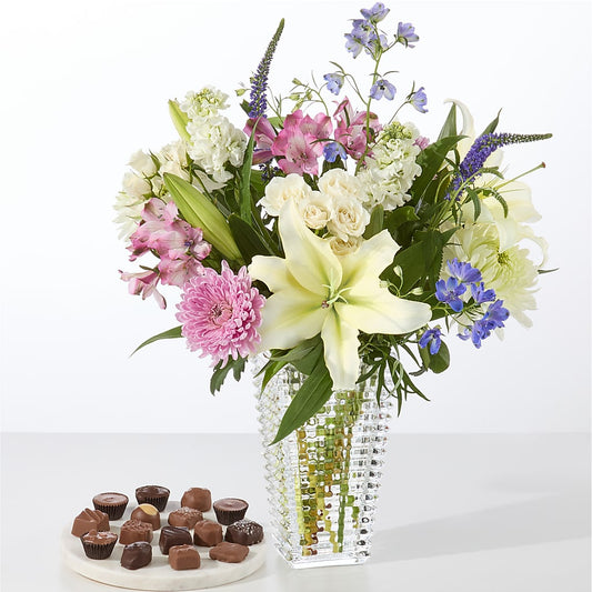 Winter Celebration Bouquet –  Fleuriste Thalia, Varennes PQ