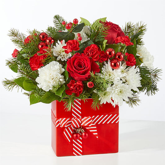 Presents Under the Tree Bouquet –  Fleuriste Thalia, Varennes PQ