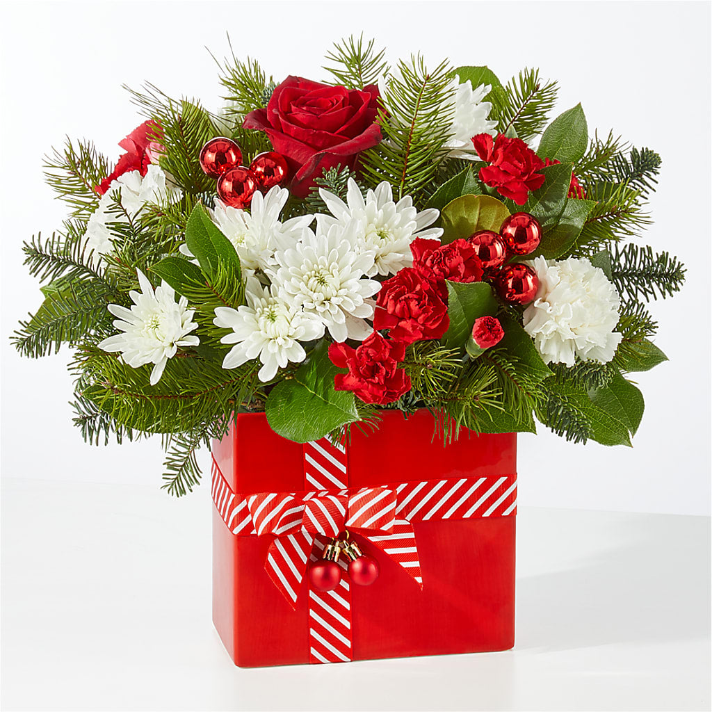 Presents Under the Tree Bouquet –  Fleuriste Thalia, Varennes PQ