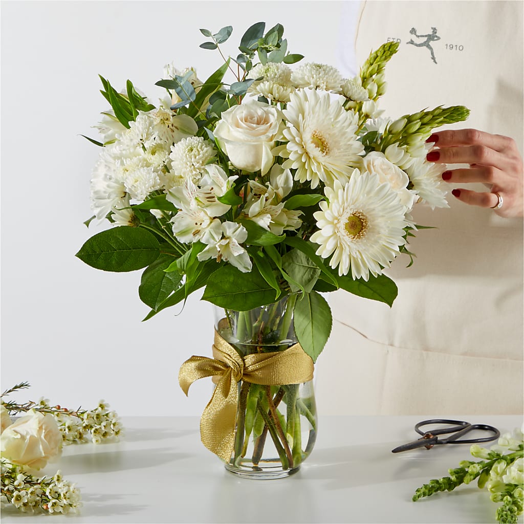 New Beginnings – A Florist Original –  Fleuriste Thalia, Varennes PQ