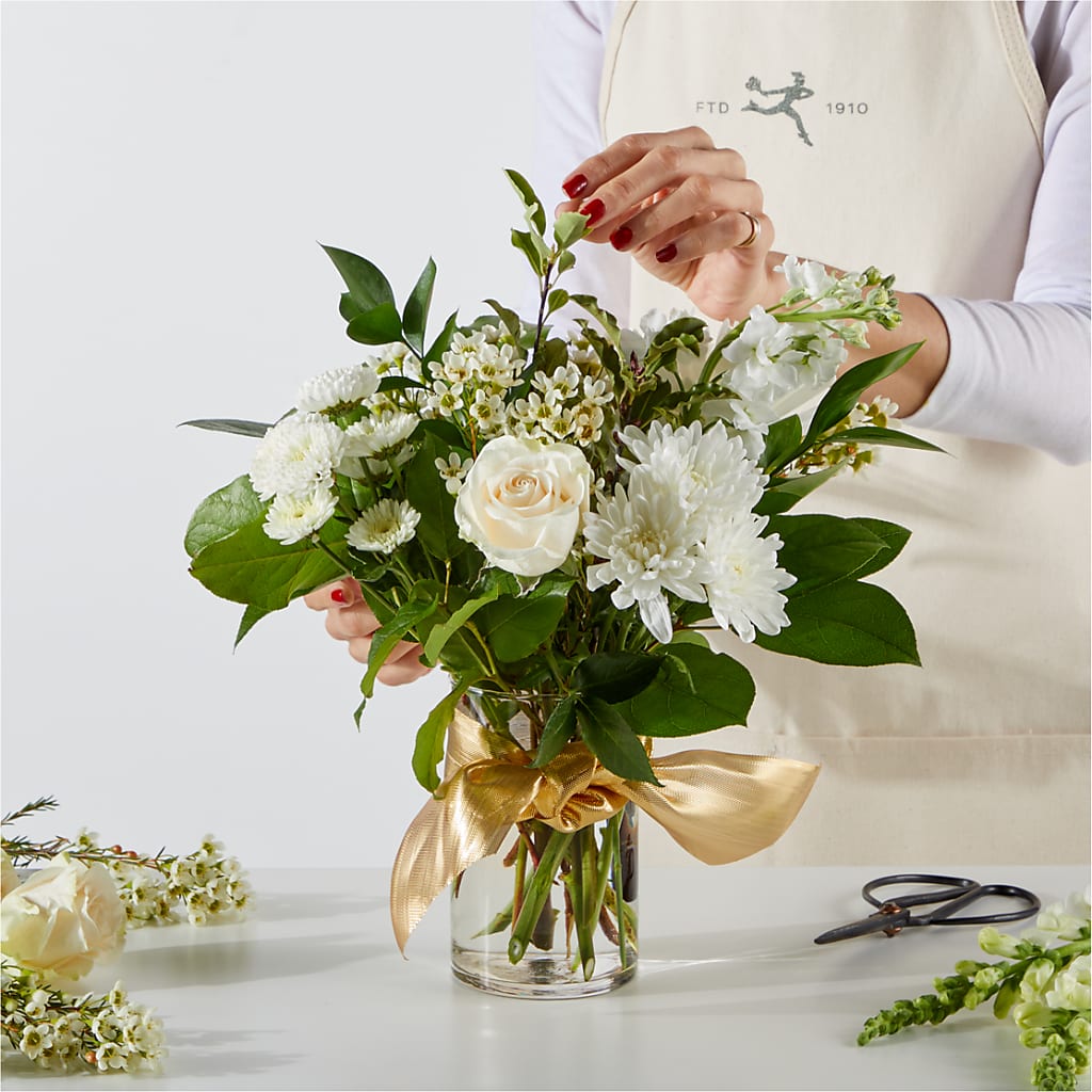 New Beginnings – A Florist Original –  Fleuriste Thalia, Varennes PQ