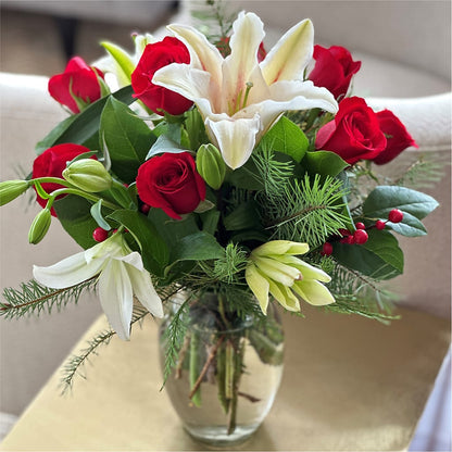 Sparkling Snowflakes Bouquet –  Fleuriste Thalia, Varennes PQ