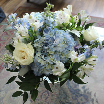 Clear Skies Bouquet –  Fleuriste Thalia, Varennes PQ