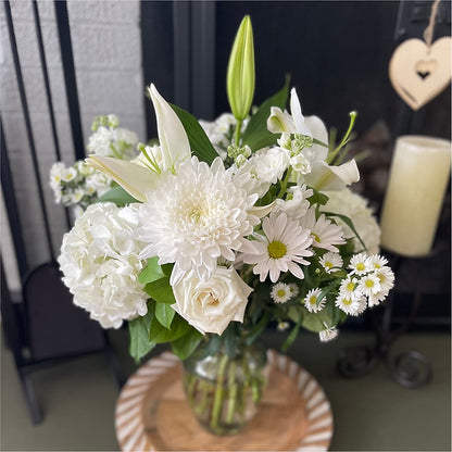 Classic Ivory – A Florist Original –  Fleuriste Thalia, Varennes PQ