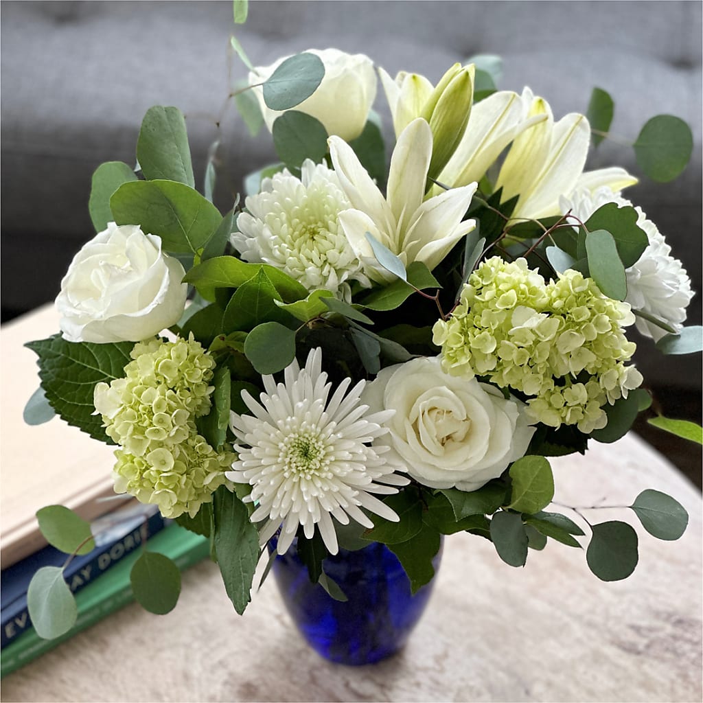 Snowy Dreams Bouquet –  Fleuriste Thalia, Varennes PQ