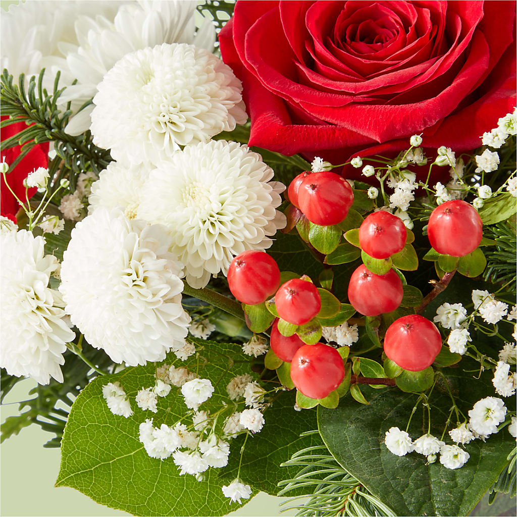 Chance of Flurries Bouquet –  Fleuriste Thalia, Varennes PQ