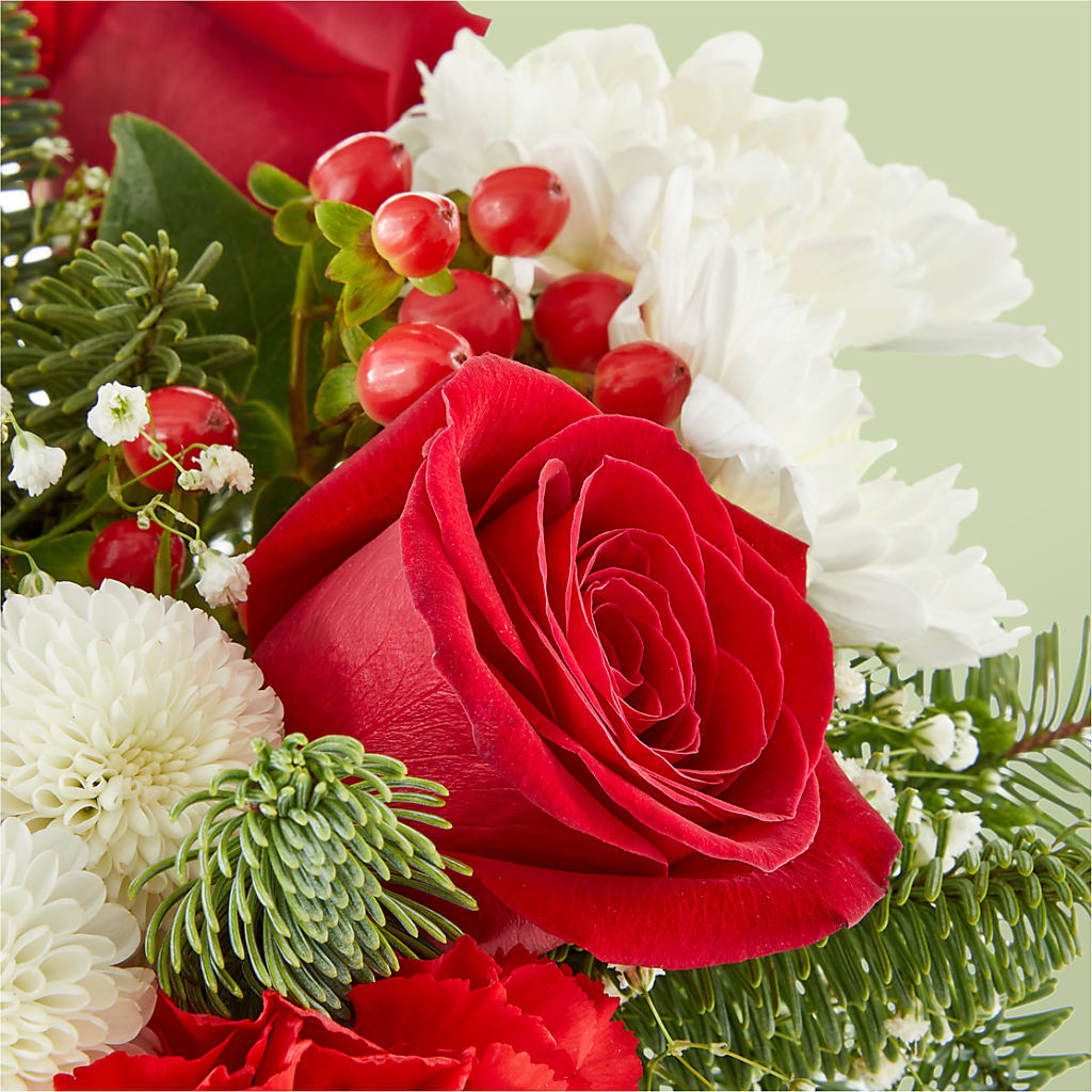 Chance of Flurries Bouquet –  Fleuriste Thalia, Varennes PQ