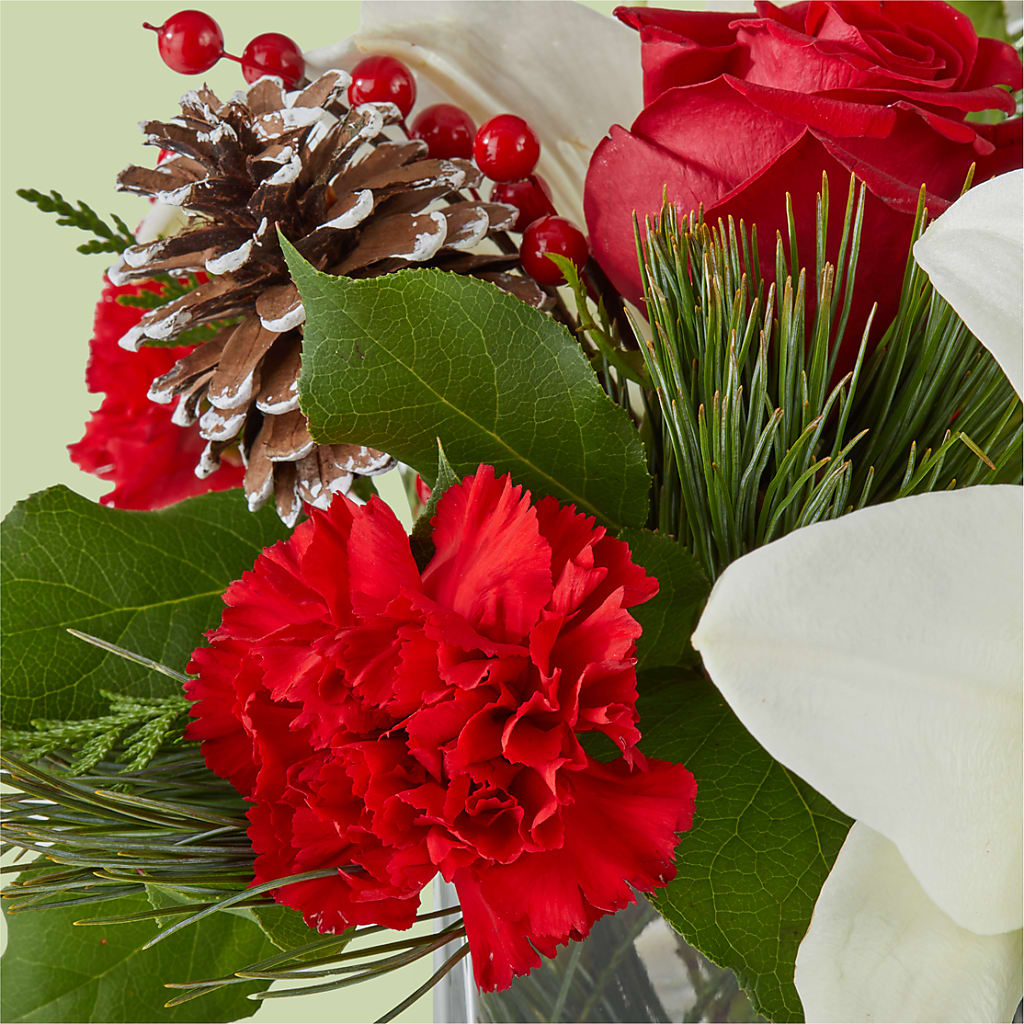 Glistening Icicles Bouquet –  Fleuriste Thalia, Varennes PQ