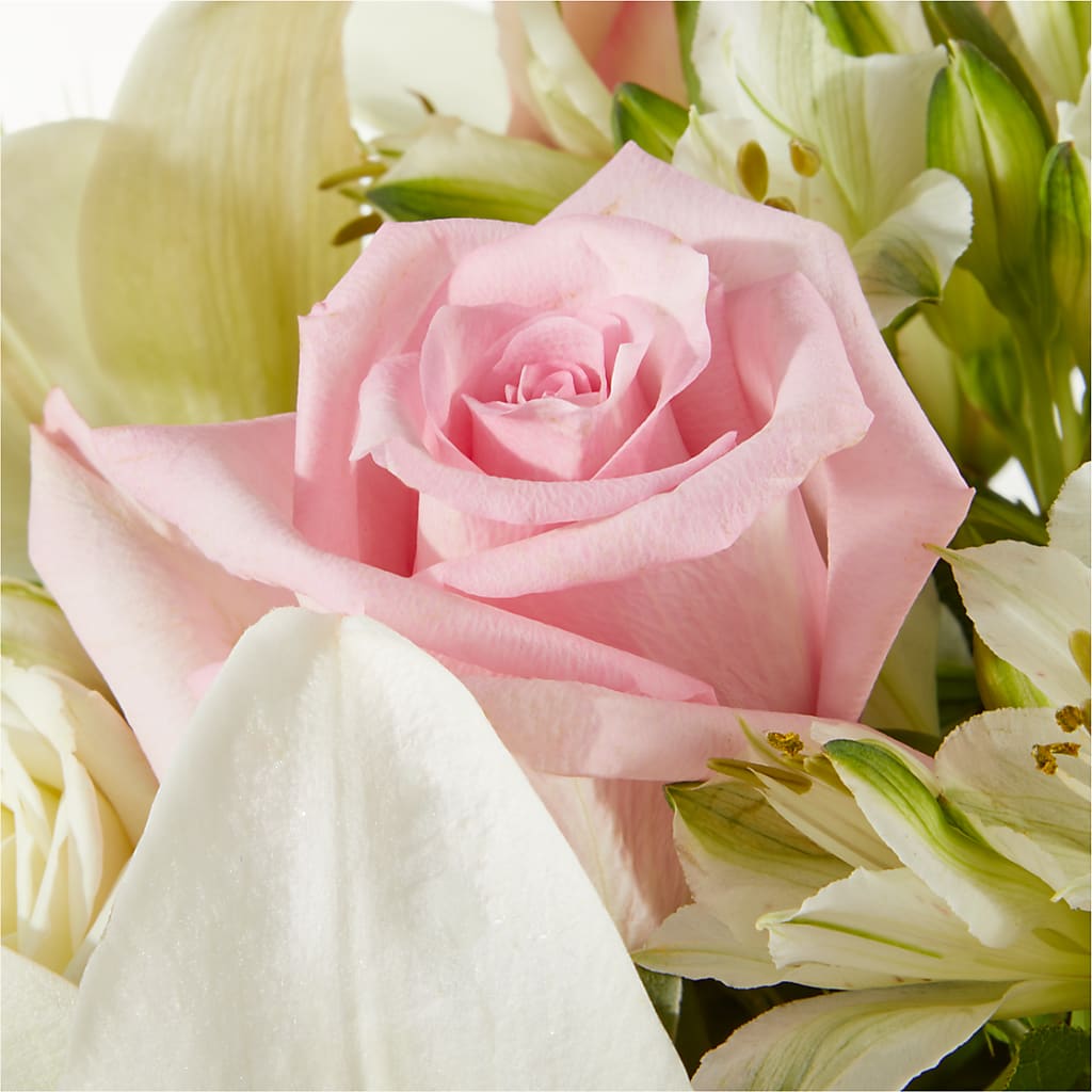 Kindhearted Bouquet –  Fleuriste Thalia, Varennes PQ