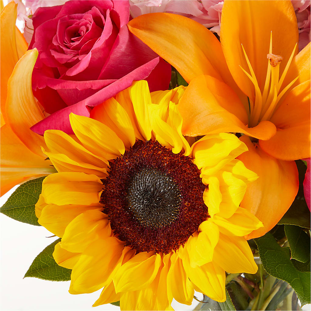 In Full Swing Bouquet –  Fleuriste Thalia, Varennes PQ