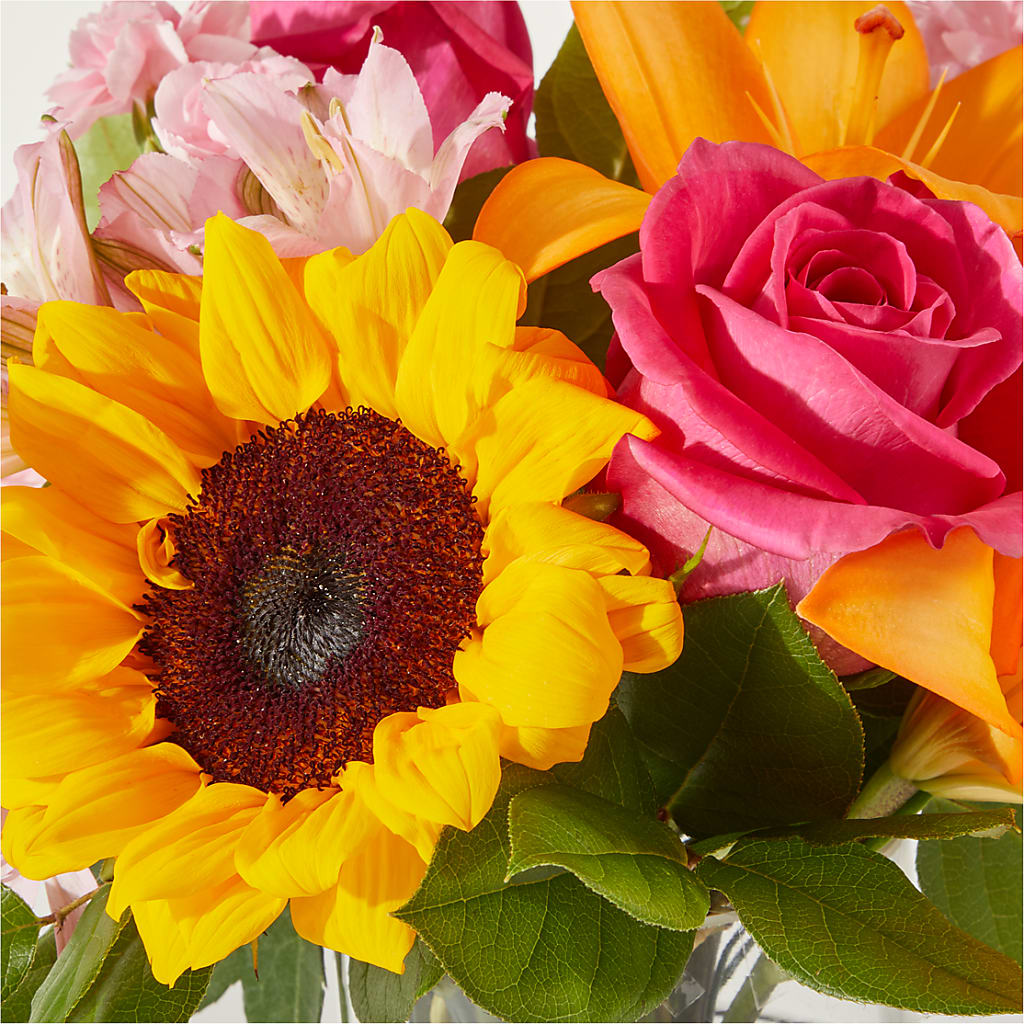 In Full Swing Bouquet –  Fleuriste Thalia, Varennes PQ