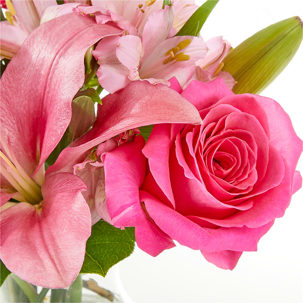Lots of Love Bouquet –  Fleuriste Thalia, Varennes PQ