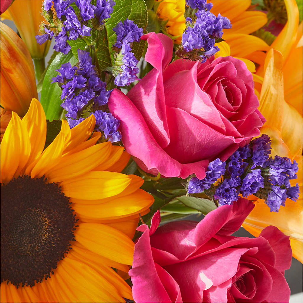 Joyful Bouquet –  Fleuriste Thalia, Varennes PQ