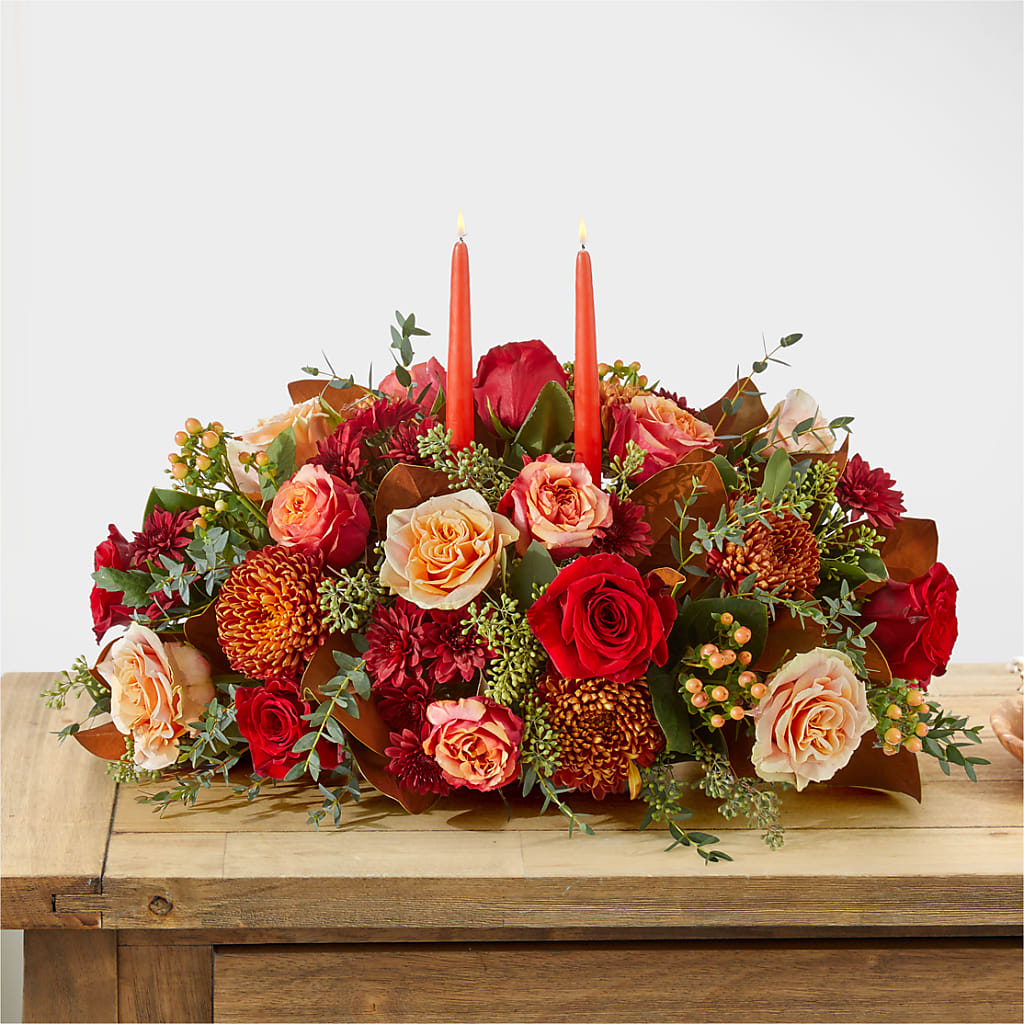 Gather Near Centerpiece –  Fleuriste Thalia, Varennes PQ