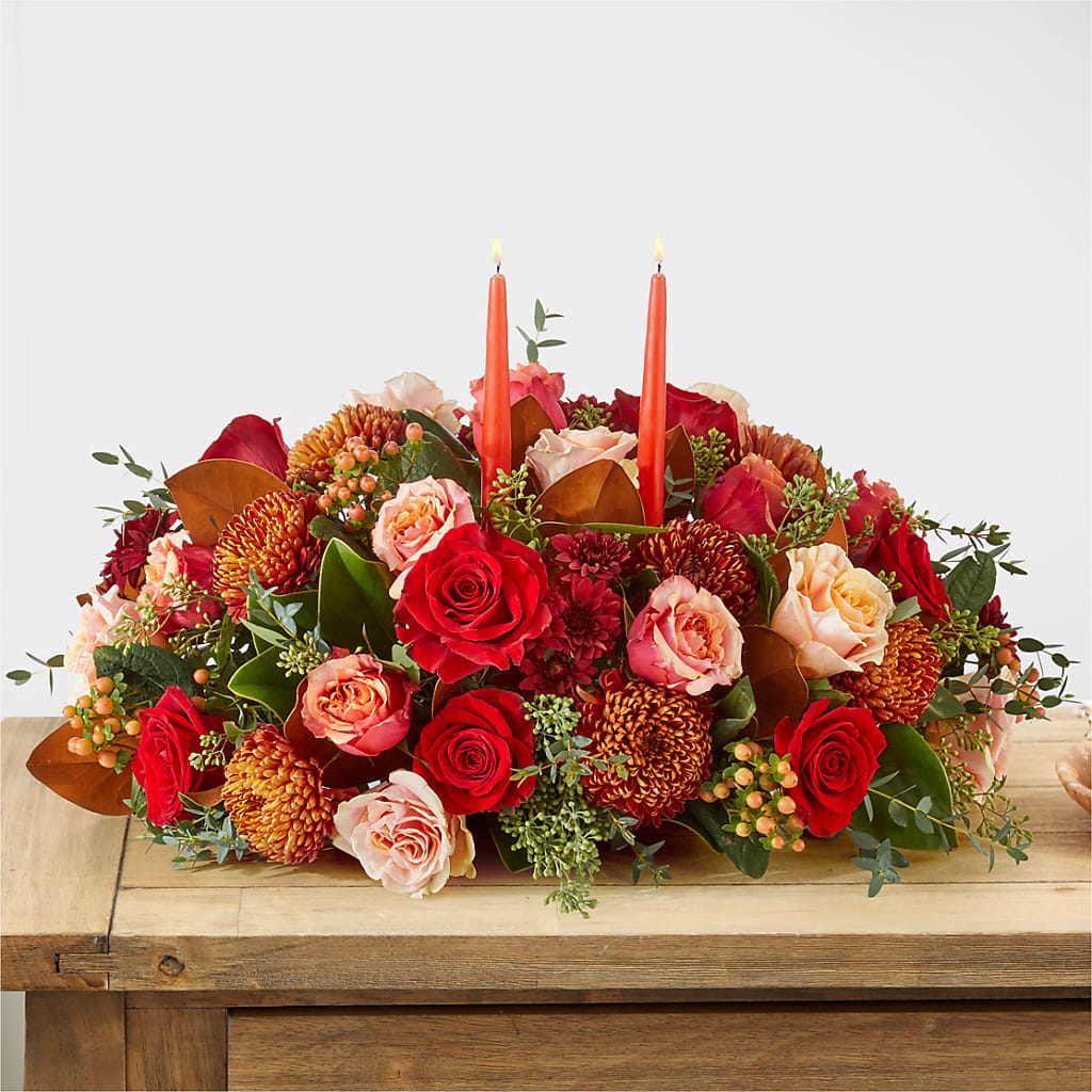 Gather Near Centerpiece –  Fleuriste Thalia, Varennes PQ
