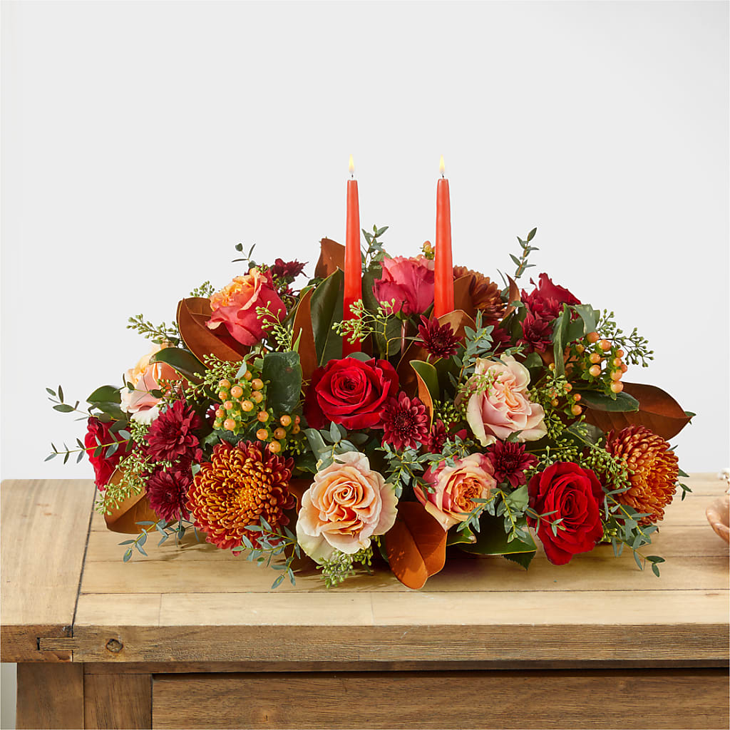 Gather Near Centerpiece –  Fleuriste Thalia, Varennes PQ