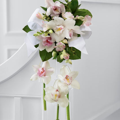 Perfect Entrance Pew Arrangement –  Fleuriste Thalia, Varennes PQ
